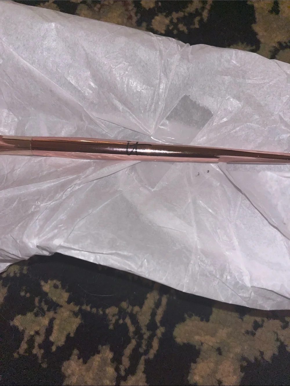 it cosmetics Rose Gold Fan Brush with White and Brown Bristles
